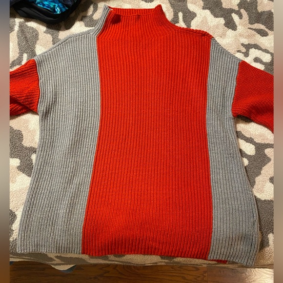 Liz Claiborne Sweater - Picture 4 of 5